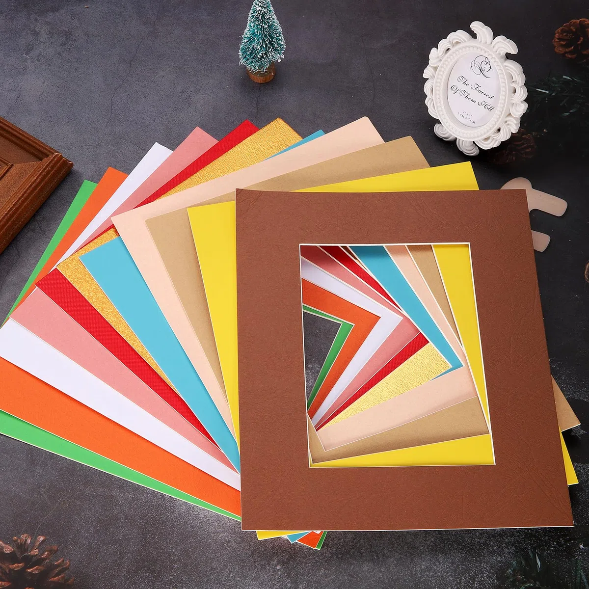QUARKZMAN 10 Stück Passepartout Karton, 20,3x25,4cm für 12,7x17,78cm Bilder säurefreier weißer Kern abgeschrägter Rahmen Passepartouts mit Unterstützung Für Ausstellungskunst Messung, Silber
