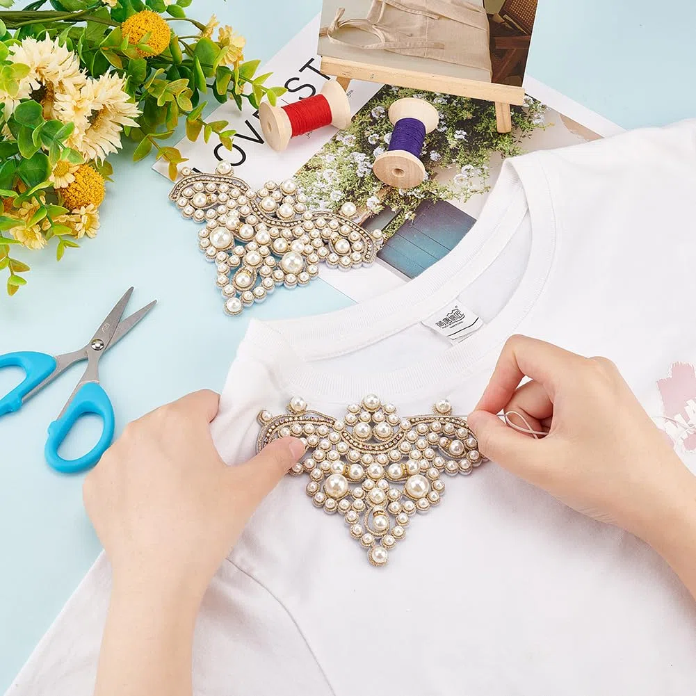 FINGERINSPIRE 2 Stück Perlen Schuhaufnäher Goldfarben Zum Aufnähen von Strass Imitationsperlen Perlenapplikationen DIY Applikationsaufnäher Glitzernde Perlen Blumenmuster Aufnäher Applikationen
