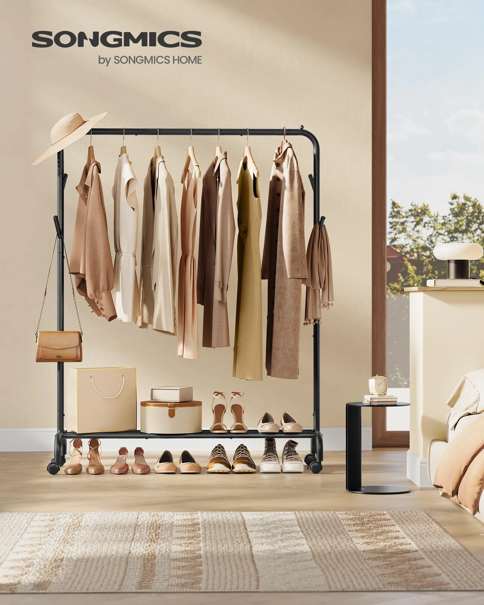 SONGMICS Kleiderständer auf Rollen, Kleiderstange, Garderobenstange, Garderobenständer aus Stahlrohren, bis 50 kg belastbar, 103,5 cm breit, multifunktionale Aufbewahrung, schwarz HSR131B01