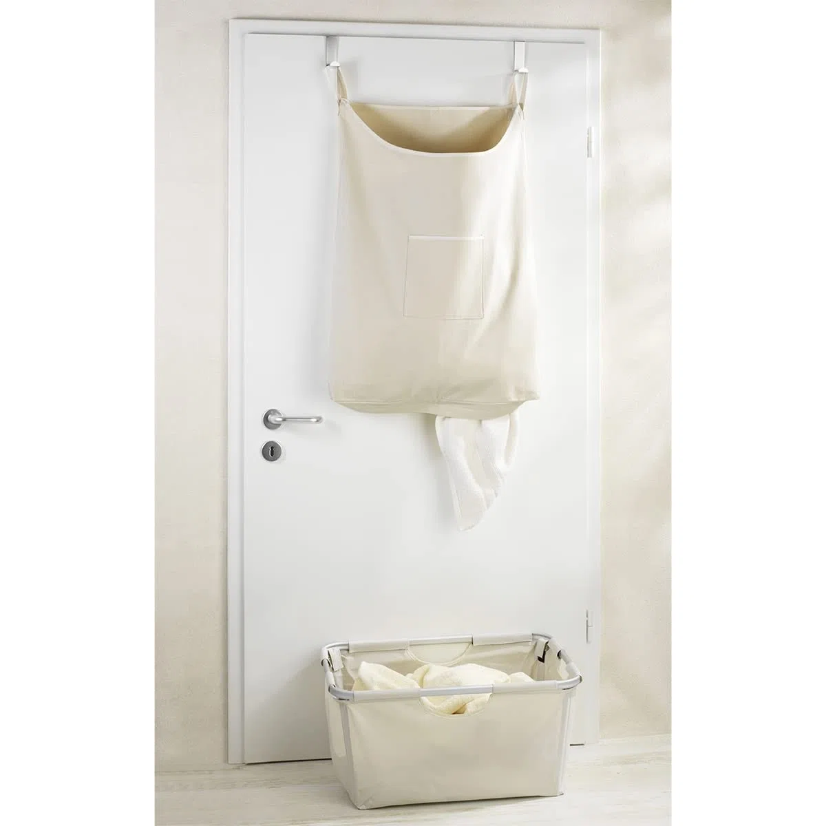 WENKO Über-Tür Wäschesammler Mod. Canguro Beige rostfreien Edelstahlhaken und praktischer Reisverschlussöffnung zur leichten Wäscheentnahme, 65 l Stauraum in einem Fach, (B x H x T): 52 x 81 x 10 cm