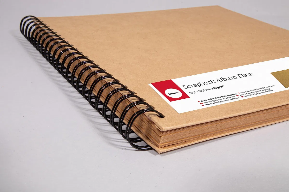 Rayher Scrapbooking Album, 30,5 x 30,5 cm, 40 Blatt (80 Seiten), säure- und ligninfrei, Fotoalbum, Spiralalbum aus Kraftpapier, selbst gestalten, Hochzeit, Taufe, Geburtstag, 60681000