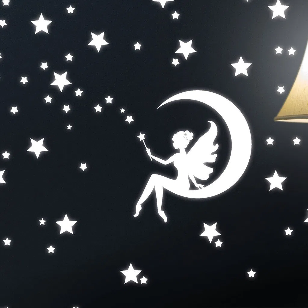 Wandtattoo Loft "Fluoreszierende Zauber Fee auf einem Mond mit Sternen Leuchtaufkleber - Wandtattoo Fluoreszierende leuchtende Sticker für das Kinderzimmer Sternenhimmel