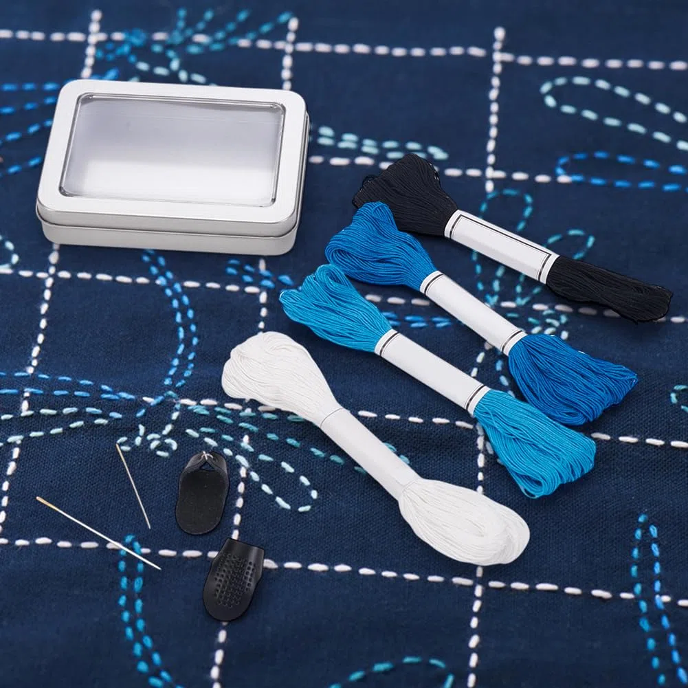 FREEBLOSS Komplettes Sashiko Set Mit 4 Farbe Sashiko Garn 2 Nadeln 2 verstellbaren Fingerhüten Sashiko Werkzeugen Zum Nähen von Hand Sashiko Set Sashiko Garn Und Nadeln Fingerhüten Für Nähanfänger