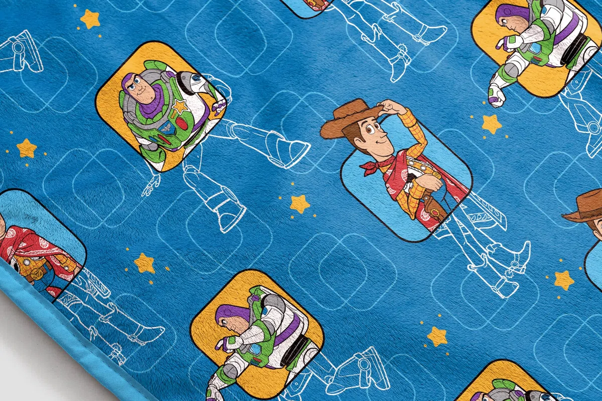Jay Franco Kids Disney Buzz Lightyear und Woody Plüsch-Decke – 100 x 130 cm weiche & kuschelige Fleece-Decke für Schlafzimmer & Sofa-Dekoration, offiziell Lizenziertes Toy Story-Produkt, Blau