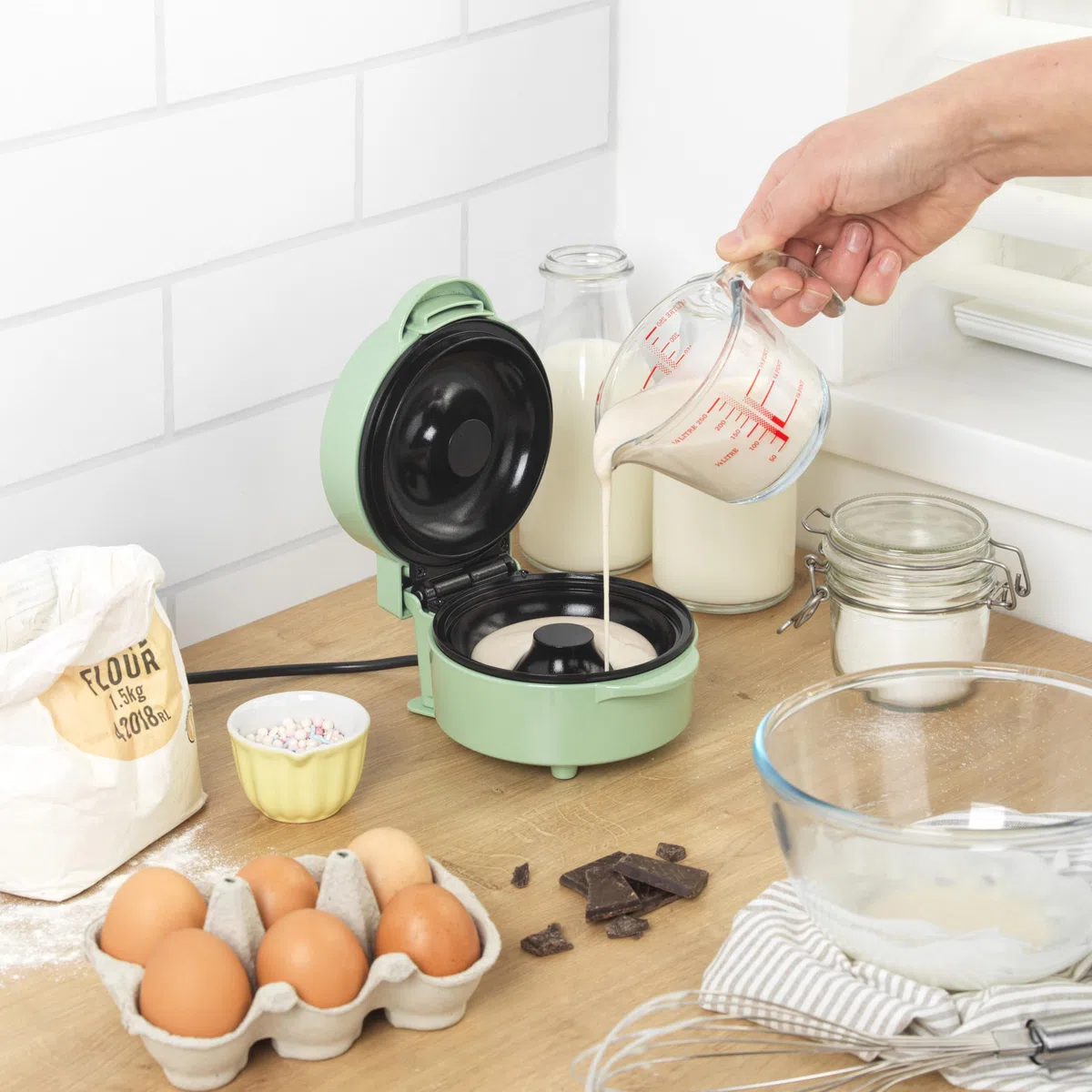 Giles & Posner Doughnut Maker – Einzelne große Donut-Maschine, PFAS-freie Antihaftbeschichtung, leicht zu reinigen, 12,5 cm Plattengröße, Anzeigeleuchten, süße Leckereien, Cool-Touch-Griff, 550 W