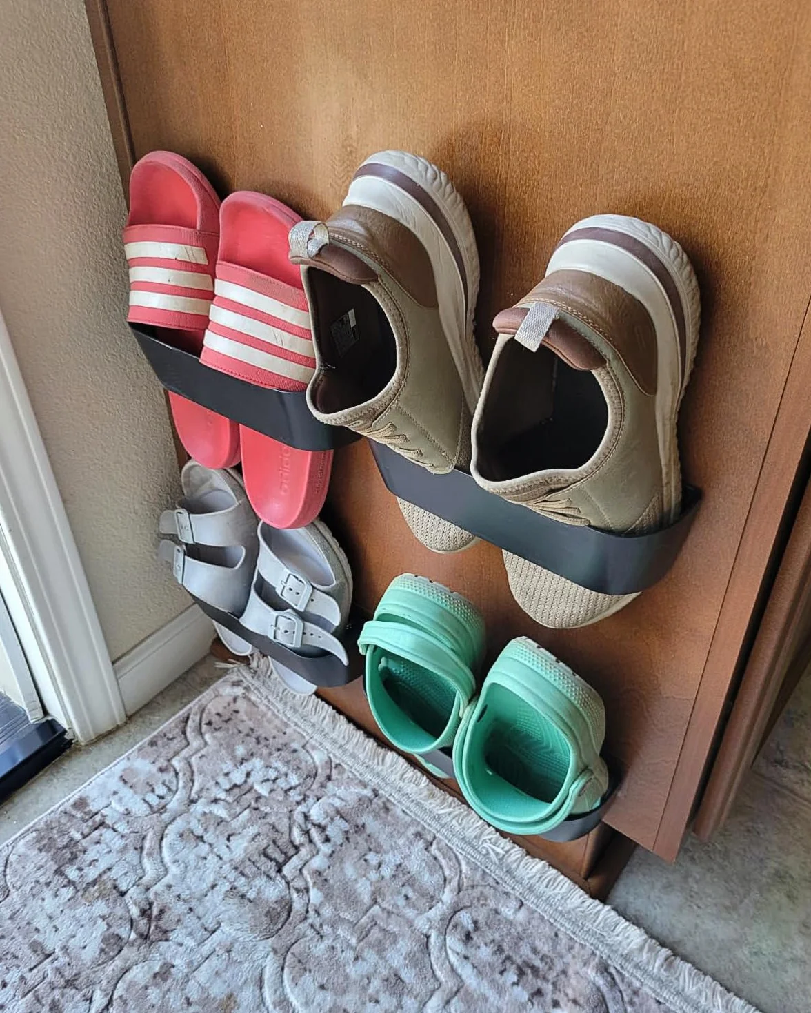 Schuhhalter Wand Wohnmobil, Schuhorganizer Camping mit Ohne Bohren Selbstklebend oder Bohren, Schuhregal zur Wandmontage, Tür Schuhaufhänger - Kunststoff, Schwarz 4 Stück