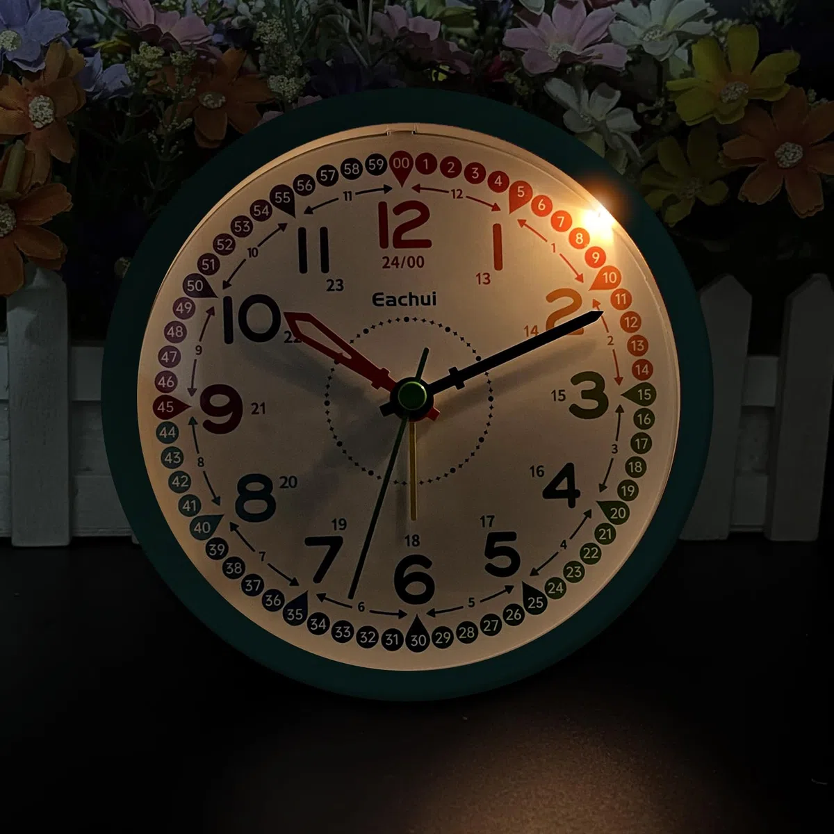 Eachui Analog Wecker Kinder ohne Ticken für Jungen und Mädchen - Lernwecker mit Nachtlicht, Snooze und batteriebetrieben analog Quarzwecker, einfach einzustellen(Grün)