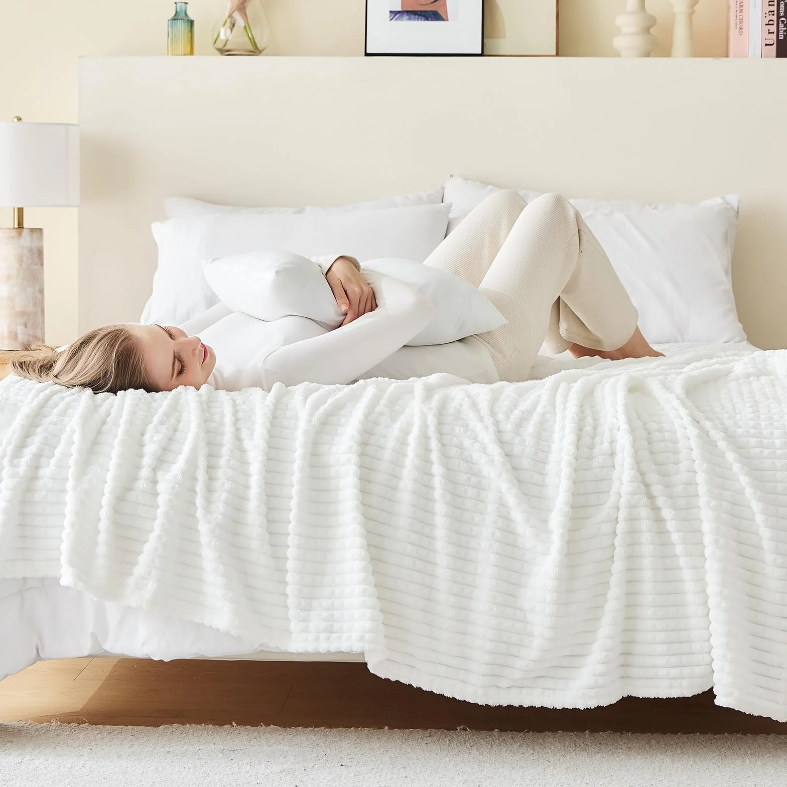 EMME Kuscheldecke Flauschige - 3D-Touch-Erlebnis 150x200cm Fleecedecke, Weiche Warme Wolldecke Überwurfdecke, Couchdecke, Decke für Sofa, Tagesdecke, Wohndecke, Weiß