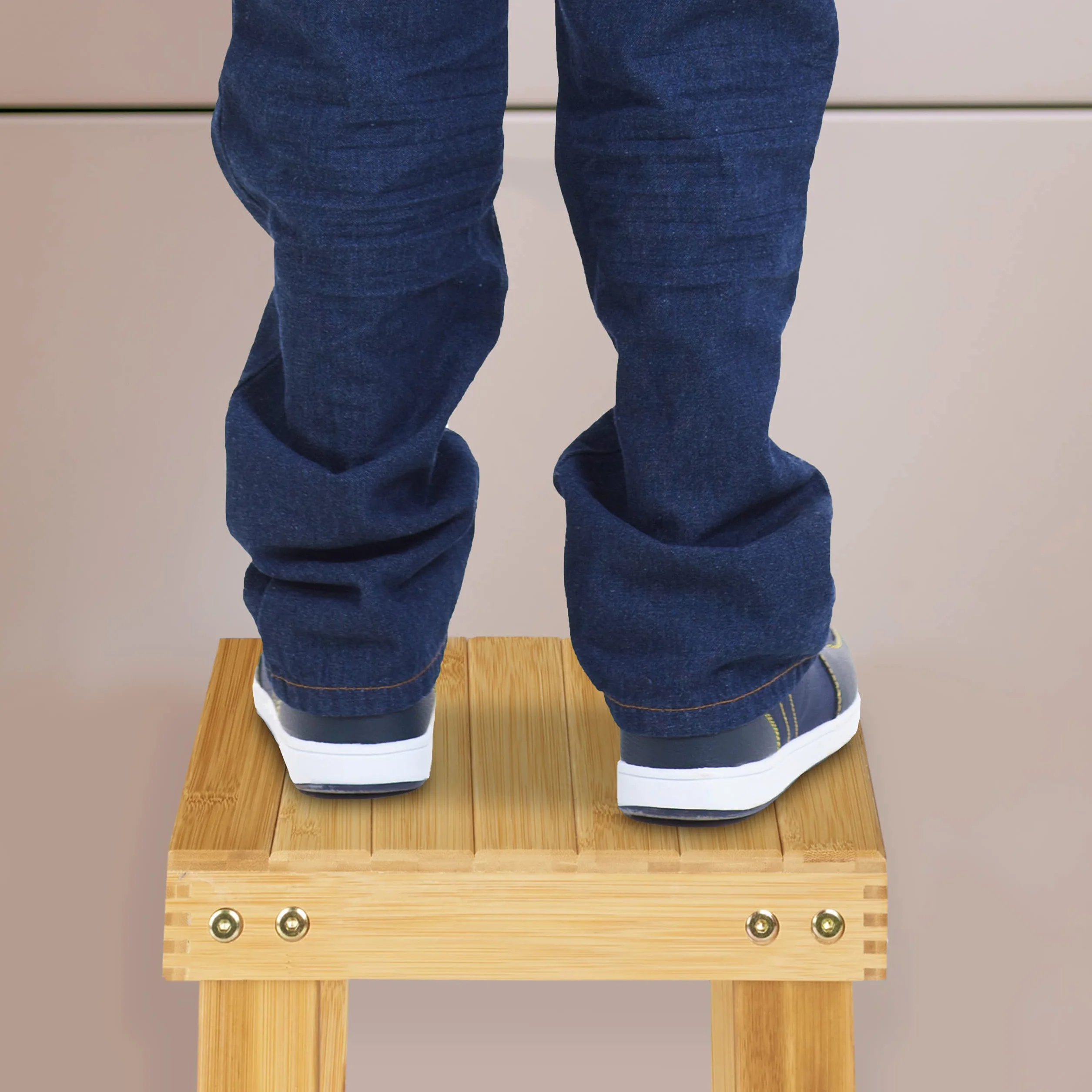 Relaxdays Fußbank Bambus, bis 100 kg, Stabiler Tritthocker, Kinderhocker Bad, Fußhocker, HxBxT: 24,5 x 25 x 27 cm, Natur
