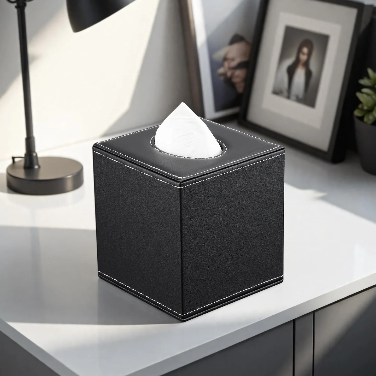 KINGFOM Quadratisch Taschentuchbox, PU Leder Kosmetiktücher Box Tücherbox | Tissue Box für Auto Büro Badezimmer Schlafzimmer (Schwarz)