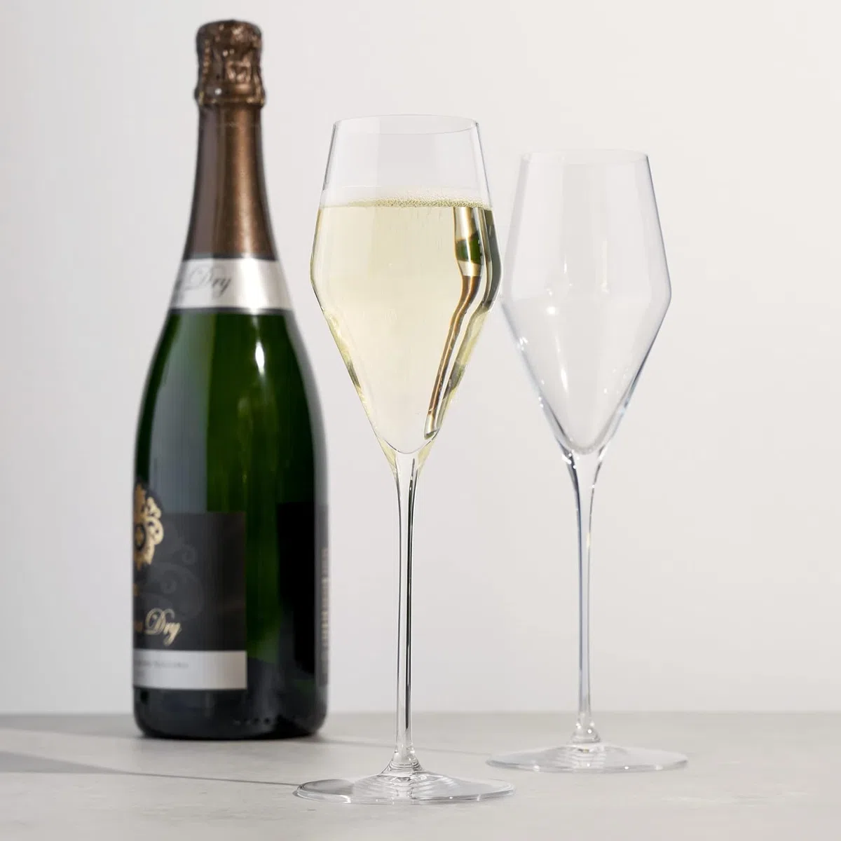 Spiegelau Definition Champagnergläser 6er Set + Poliertuch, Sektgläser (250 ml) und Mikrofaser-Glasreinigungstuch (50 x 64 cm), Kristallglas