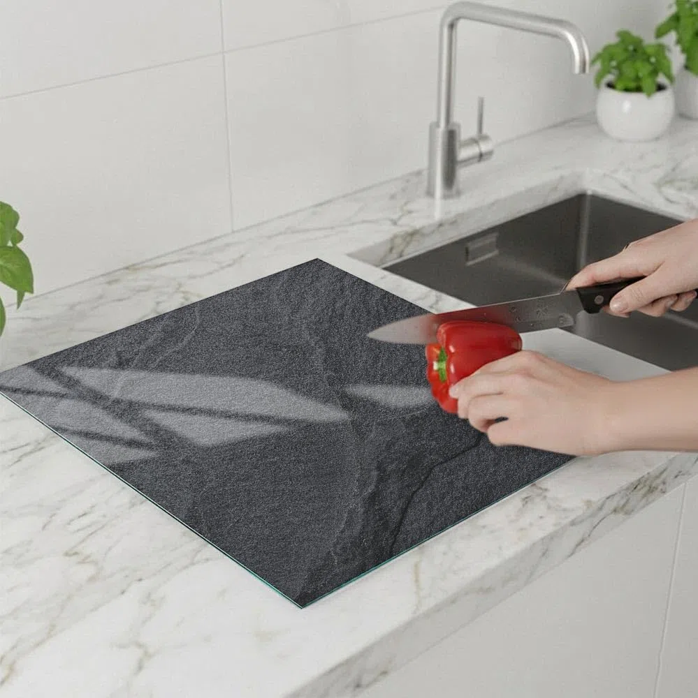 SFArt Herdabdeckung Glas 1 Teilig 60x52 – Gehärtetes Glas Schneidebrett & Ceranfeld Abdeckplatte – Hygienisch & Rutschfest – Schutz für Induktion, Ceran Obsidian