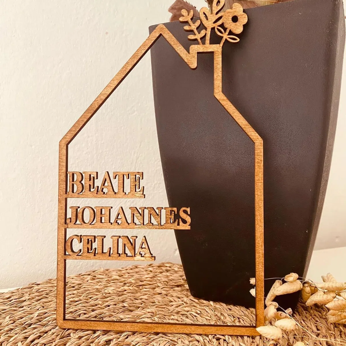 Generisch Personalisiert Haus mit Namen, Holzhaus personalisiert, 4mm Holz personalisierte Deko Wand Einzugsgeschenk, Türschild Familie, Geburtstagsgeschenk Hochzeit