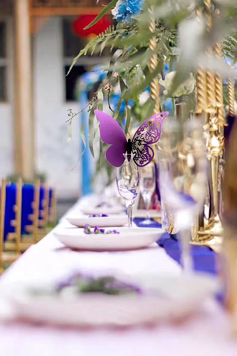 Wambere 100 Stück Schmetterling Trichterwinde Tischkarten Namenskarten Glasanhänger Wandsticker für Tischdeko Hochzeit Party Haus Deco,Schmetterling Tischkarten Laser Platzkarten Namenskarten,Weiss