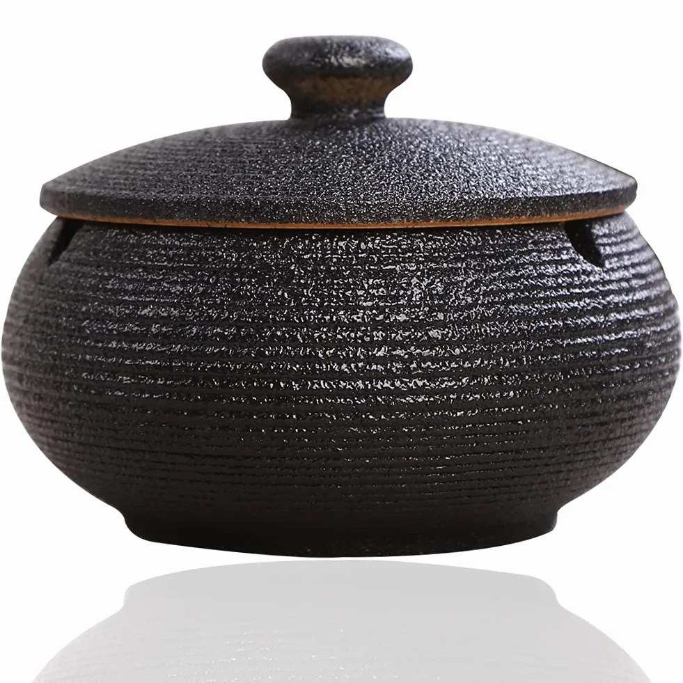 Panngu Windaschenbecher Schwarz Retro Keramik, Aschenbecher mit Deckel für Draußen, Einfachheit Zigarren Aschenbecher für Zuhause und Büro Dekoration (11.5X8.5cm)