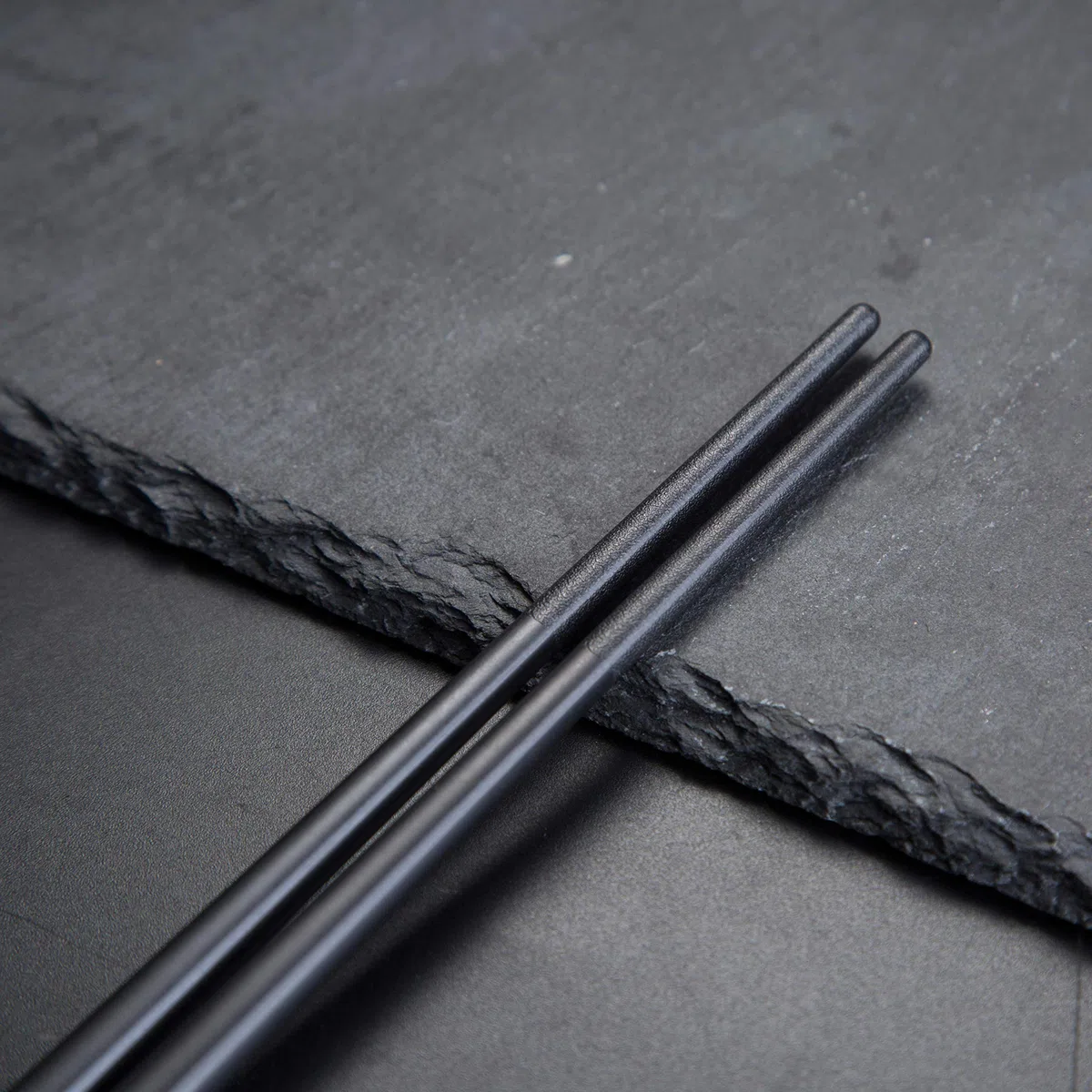 Youda Essstäbchen Wiederverwendbar – 2 Paar Drachen-Design mit Halter & Tragetasche, Premium Japanische & Chinesische Essstäbchen, Traditionelles Stilvolles Geschenkset für Erwachsene & Familie