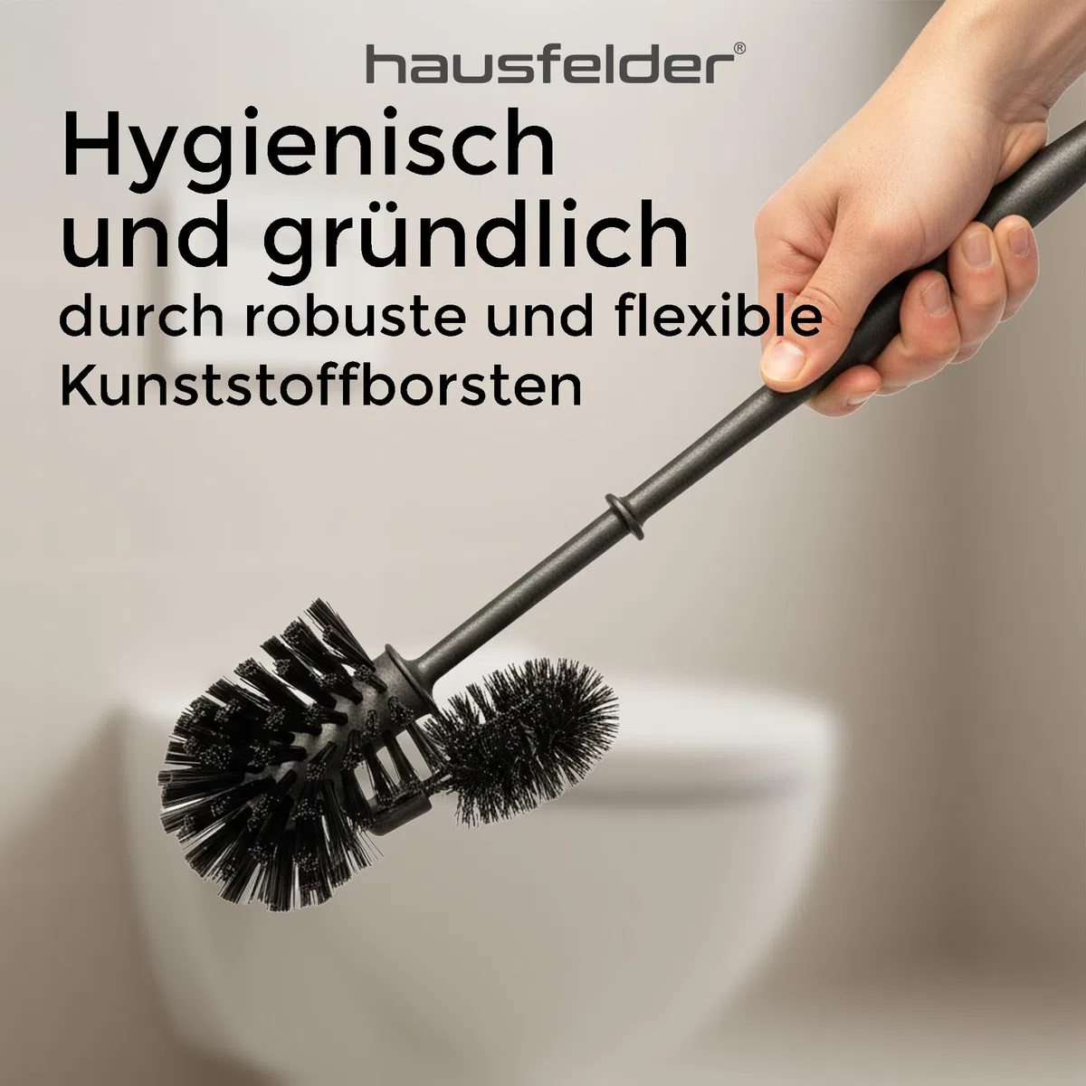 Hausfelder Klobürste, 4er Set, Schwarz | Klobesen Set mit Behälter, Halter & 2 Ersatzbürsten, schwarze Klobürsten / Toilettenbürste / WC Bürste mit Randreiniger