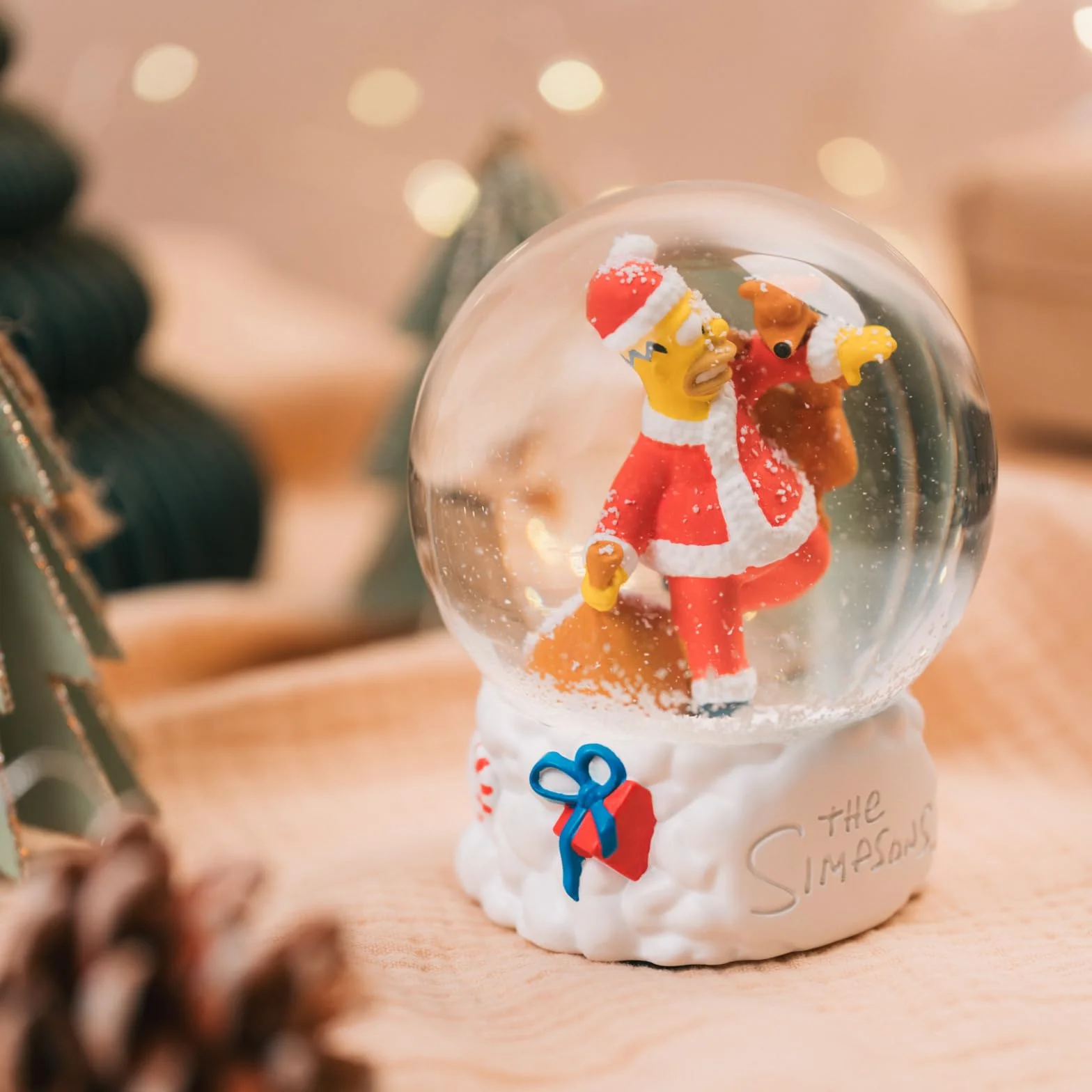 Grupo Erik Schneekugel Die Simpsons Schneekugel Weihnachten Weihnachtsdeko Dekoartikel 8 x 10 x 8 cm - Offizieller The Simpsons Fanartikel Geschenke