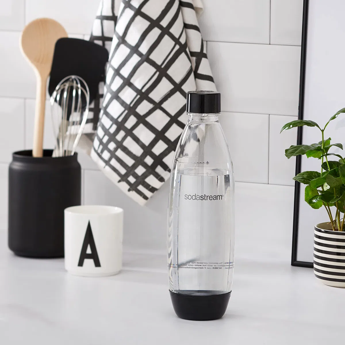 SodaStream Twinpack Fuse Carbonating Bottles, 2 x 1L, Schwarz (Der Artikel ist nicht kompatibel mit Genesis)