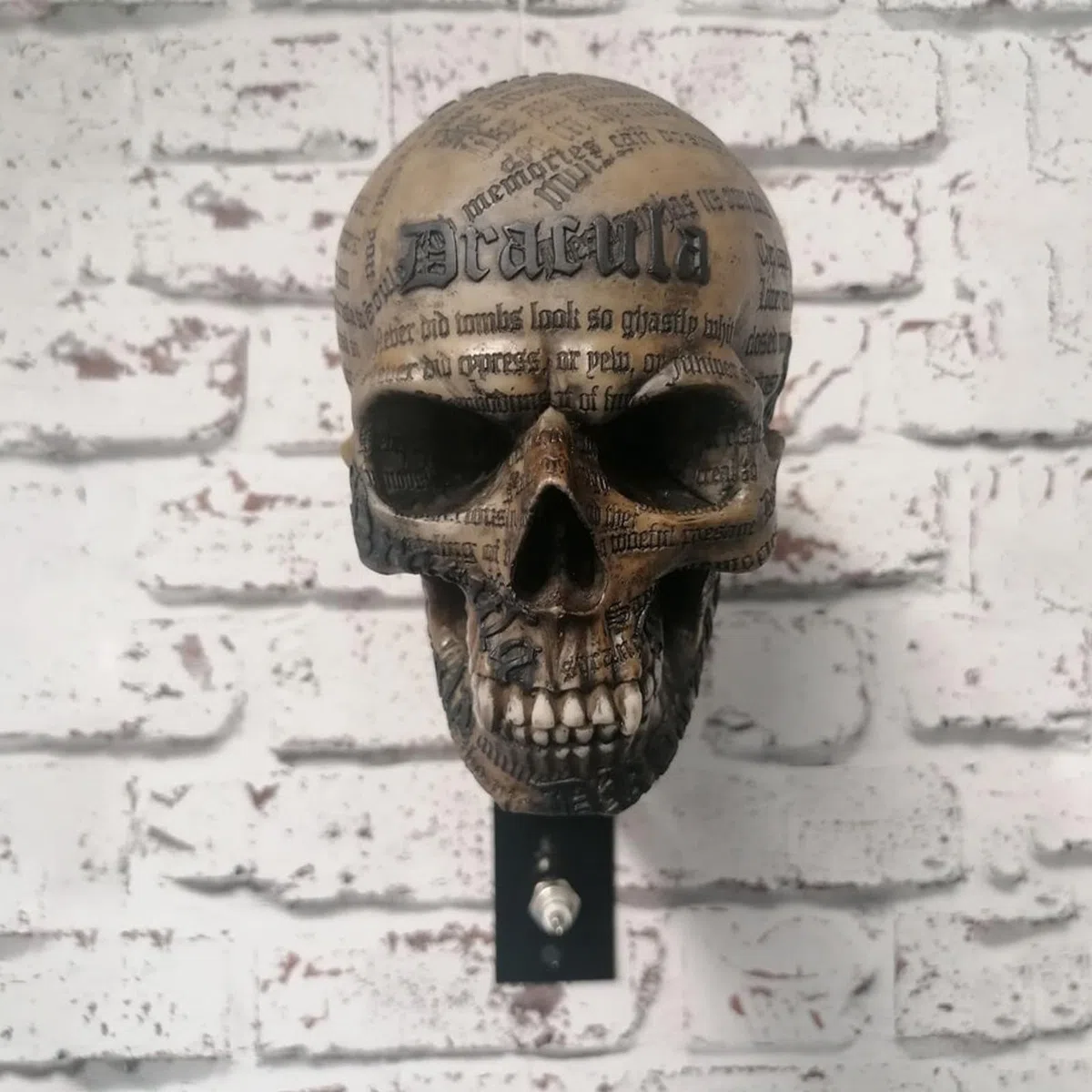 Motorradhelm-Totenkopf-Halter, Wandmontage-Helm-Aufbewahrungsständer, Kunstharz-Handwerk-Totenkopf-Helmständer für Mäntel, Mützen, Basebälle und Rugby-Helme