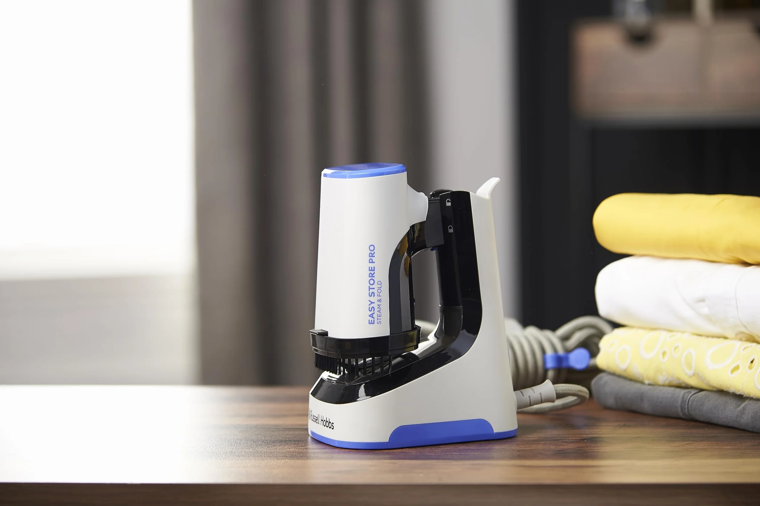 Russell Hobbs Dampfglätter [klappbar, platzsparende Kabelaufbewahrung] Steam & Fold (1500W, schnellaufheizend, inkl. Aufsatz für Stoffe, 3m langes Kabel, Reisebügeleisen) Bügeleisen 26740-56