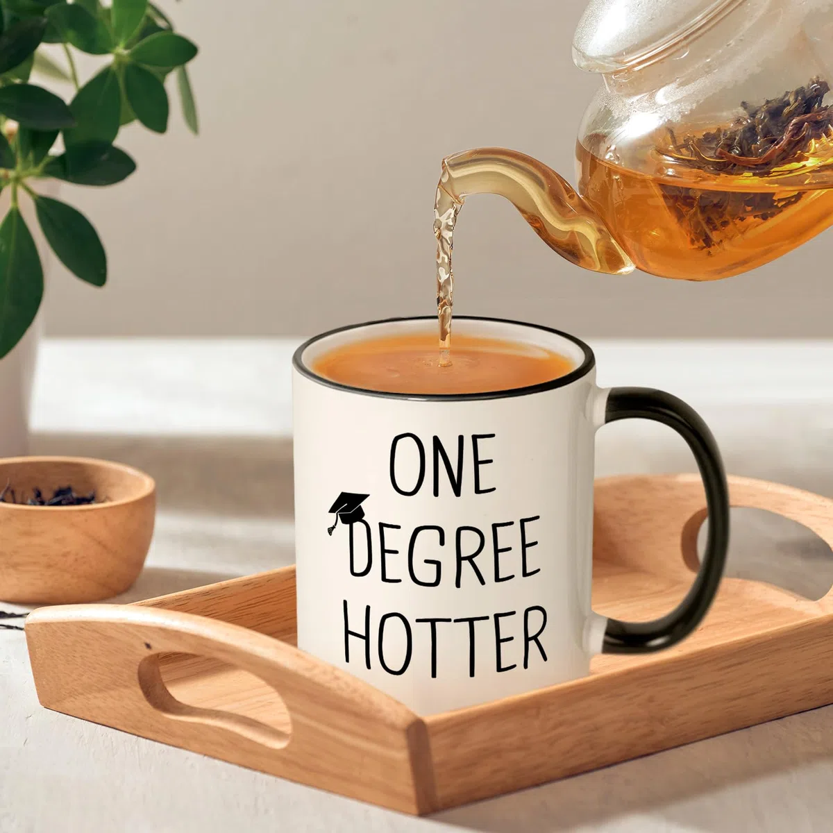 Bachelor Geschenk, Master Abschluss Geschenk- One Degree Hotter Tasse zum Abschluss, Erfolg, Abitur(11oz)