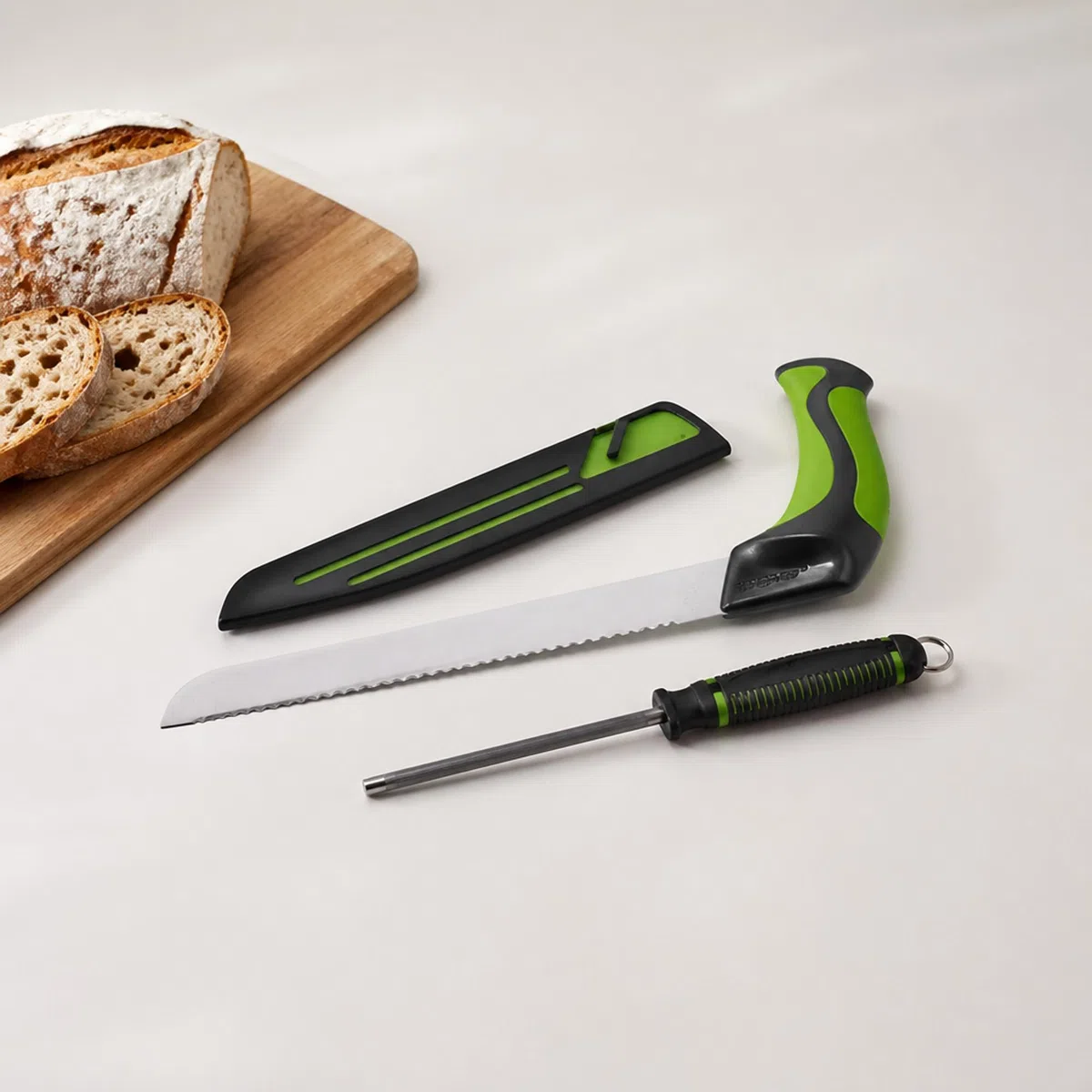 ATC Handels GmbH Ergonomisches Brotmesser – für präzises Schneiden – mit abgewinkeltem Griff