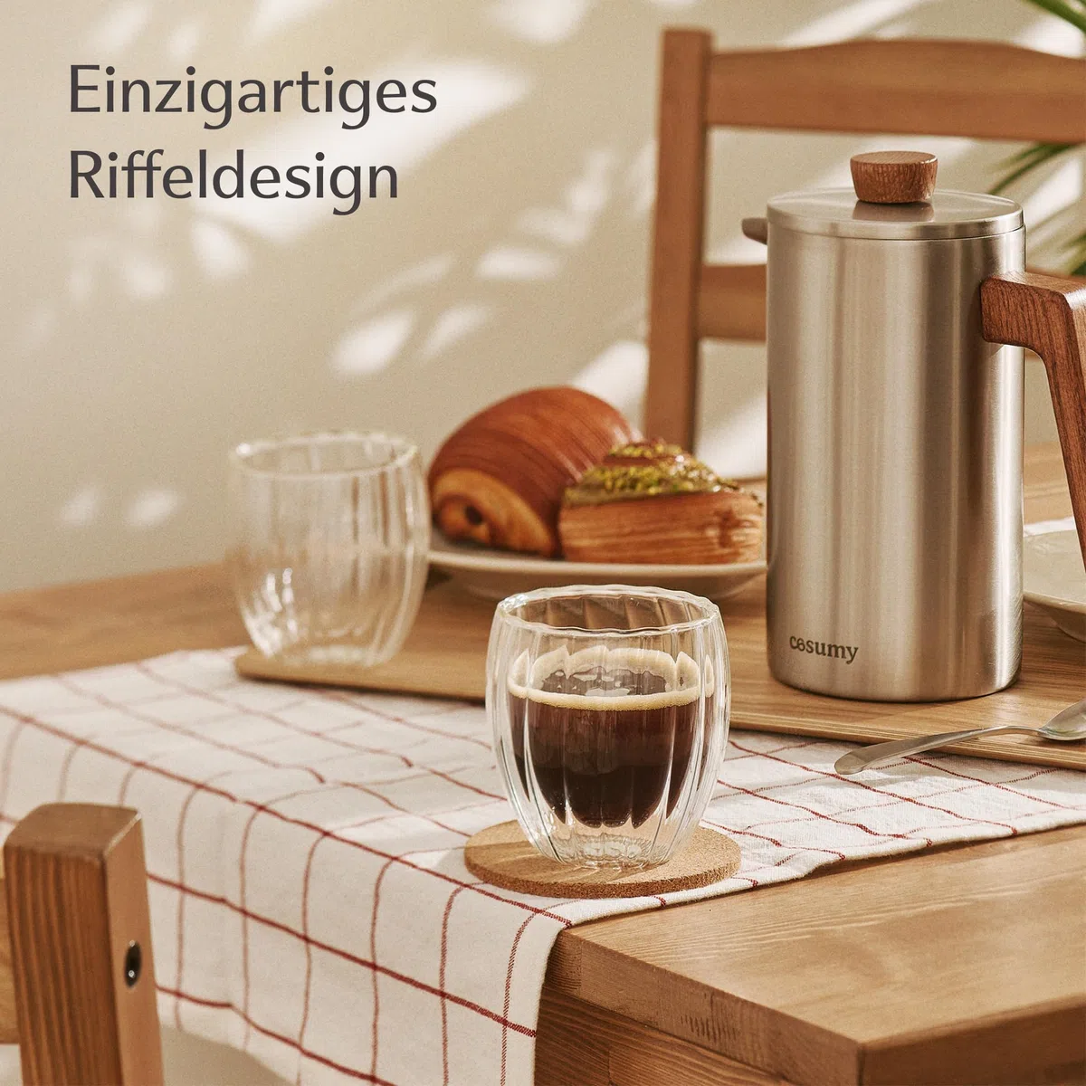 Cosumy Doppelwandige Cappuccino Gläser 230ml - 4er Set - Elegantes Riffel-Design - Kristallklare Thermogläser - Spülmaschinenfest