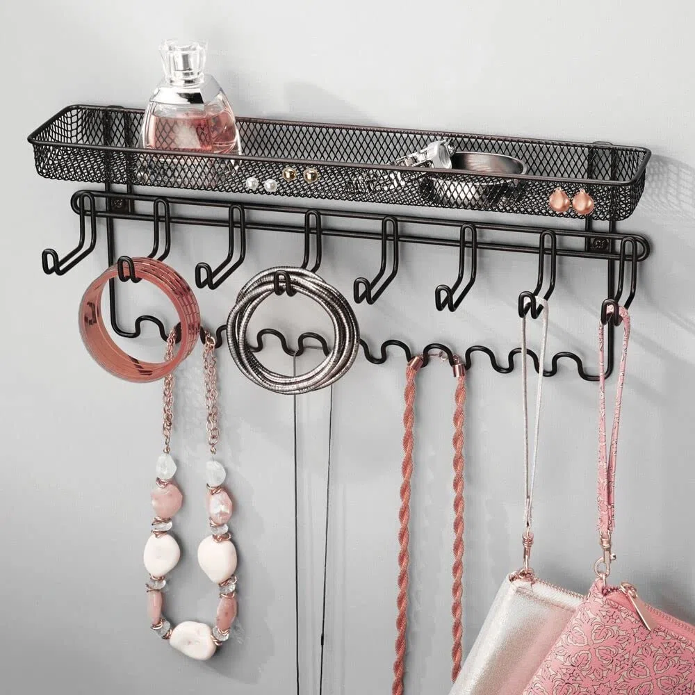 mDesign Schmuckhalter Wand – Hängeaufbewahrung für Halsketten, Ohrringe, Armbänder und andere Accessoires – praktischer Schmuck Organizer aus Metall – schwarz