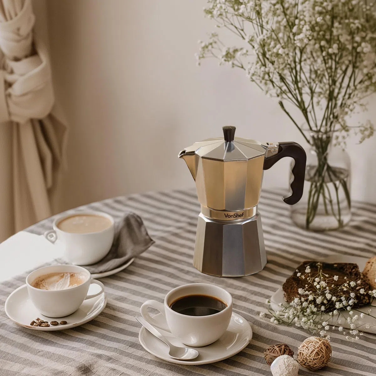 VonShef Espressokocher für den Herd, 300 ml Italienische Kaffeekanne aus Aluminium, Kaffee Kocher für Gas- & Elektroherd - Mokkakanne für 6 Tassen mit Ersatz-Dichtung und -Filter