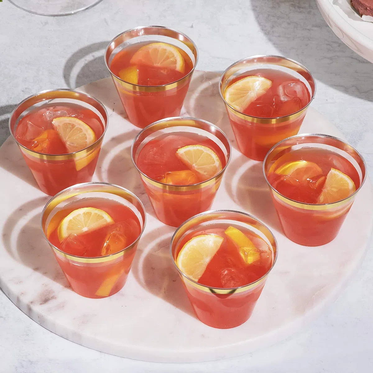 LATERN 60 Stück Plastikbecher mit Goldrand, 270ml Becher aus Kunststoff Wiederverwendbare Trinkbecher Elegante Party Weingläser für Champagner Bier Cocktail Martini Soda Dessert (8,9 x 7,1cm)