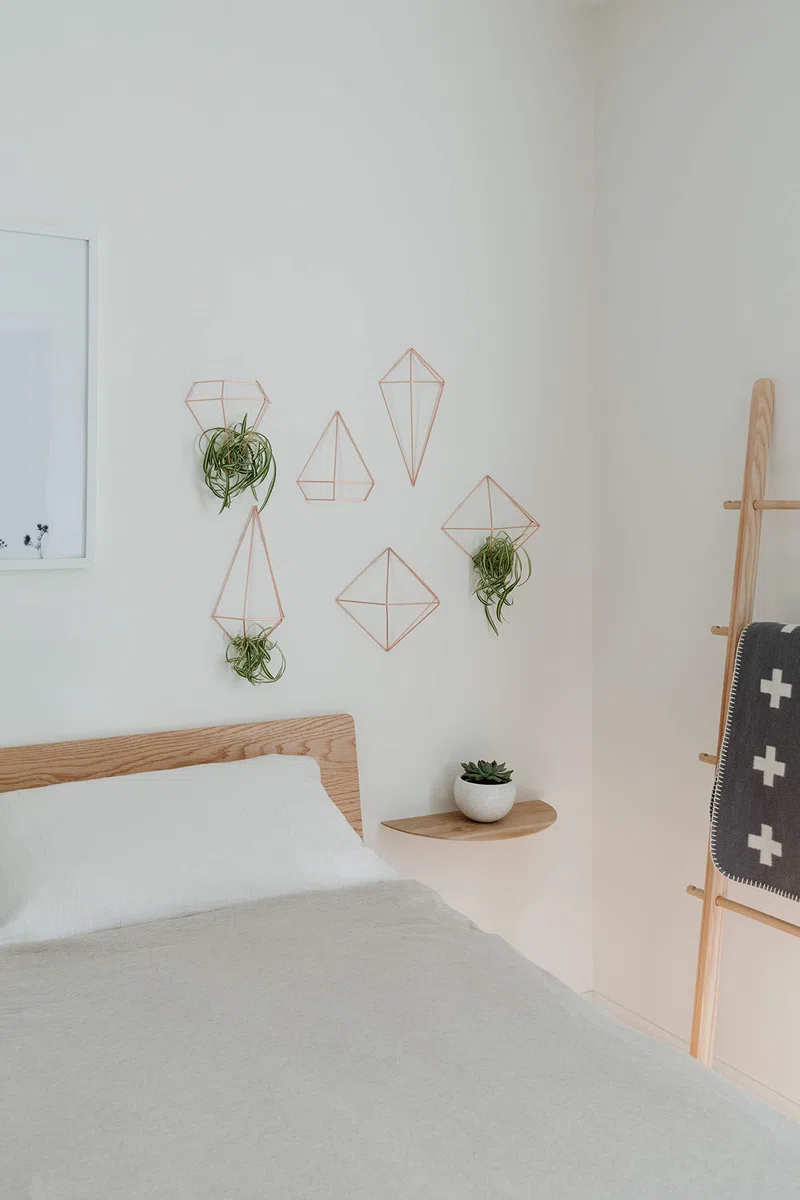 Umbra Prisma Geometrische Wanddekoration – Deko zum Aufhängen an Wand und Decke oder als Tischdekoration Verwendbar, Set mit 6 Prisma Hälften, Metall / Kupfer