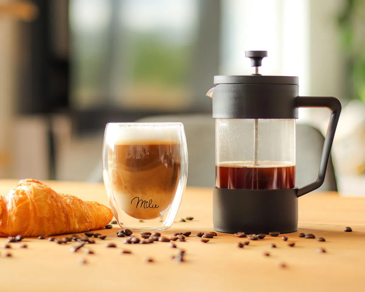 Milu French Press Kaffeebereiter | 350ml, 600ml, 1L | Glas Kaffeepresse, Kaffeezubereiter für Zuhause Reisen Camping inkl. Untersetzer, Löffel, Ersatzfilter (Schwarz, 1000ml (5 Tassen)
