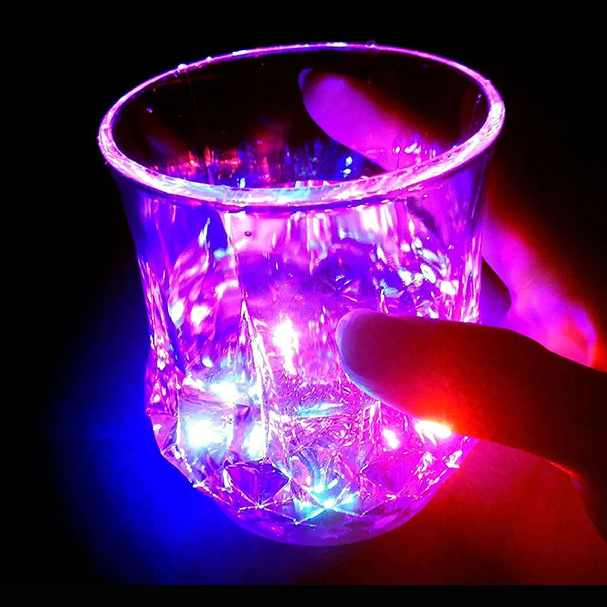 Glas Leuchtend Trinkbecher Farbwechsel Wasserglas Flüssigsensor Trinkglas mit Licht Cocktailglas Ananas Wasserbecher Beleuchtet Plastik Kristallglas Whisky Wein Barglas Party (Transparent 4 Stück)