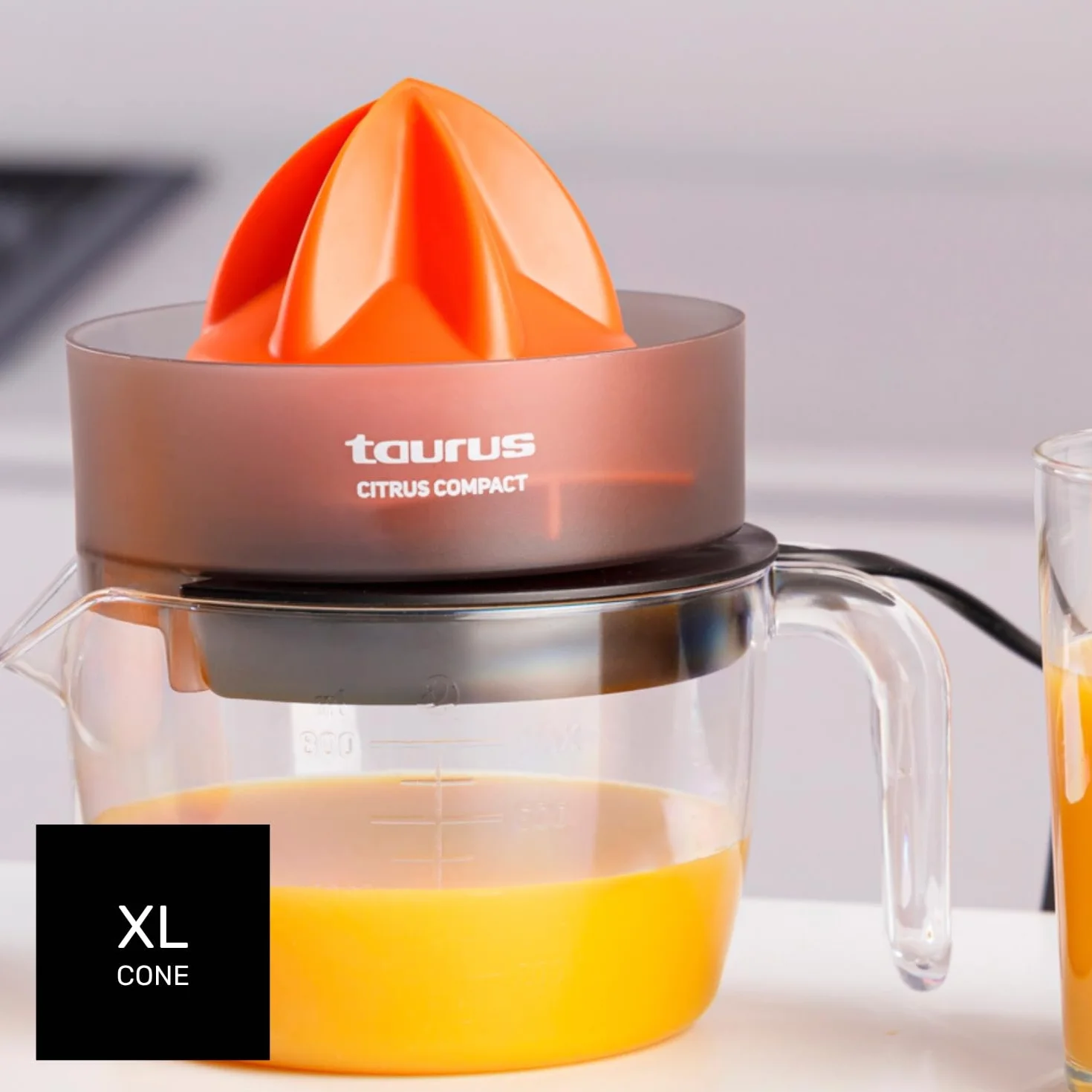 Taurus - Elektrische Zitruspresse Citrus Compact | Doppelte Rotationsrichtung | Extra großer Presskegel | Abnehmbar & spülmaschinenfest | Platzsparendes Design | BPA-frei | 800 ml