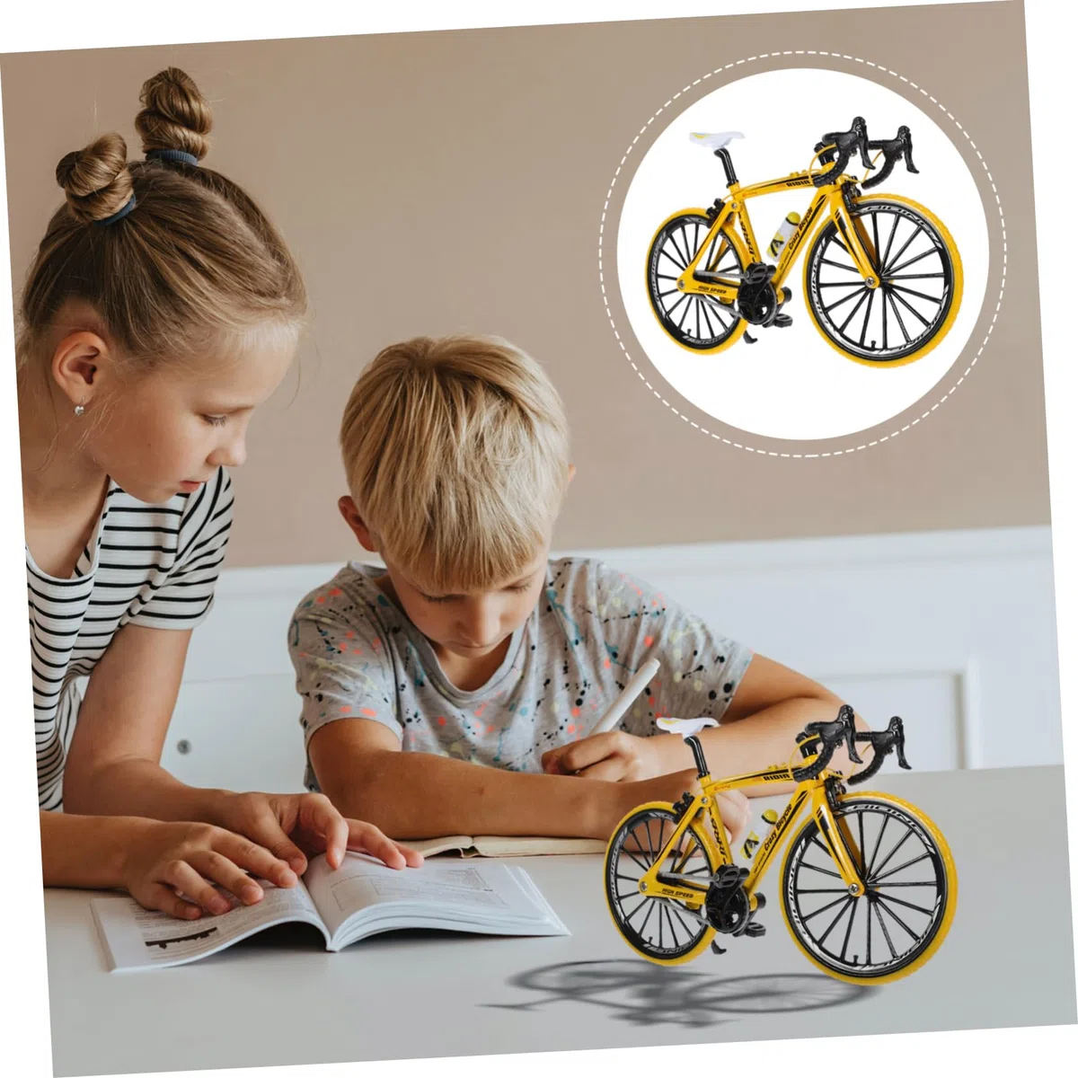 Veemoon Miniatur Fahrradmodell Aus Langlebiger Legierung Kreative Simulation Eines Rennrades Gelb Für Sammler Dekoration Für Zuhause Und Büro