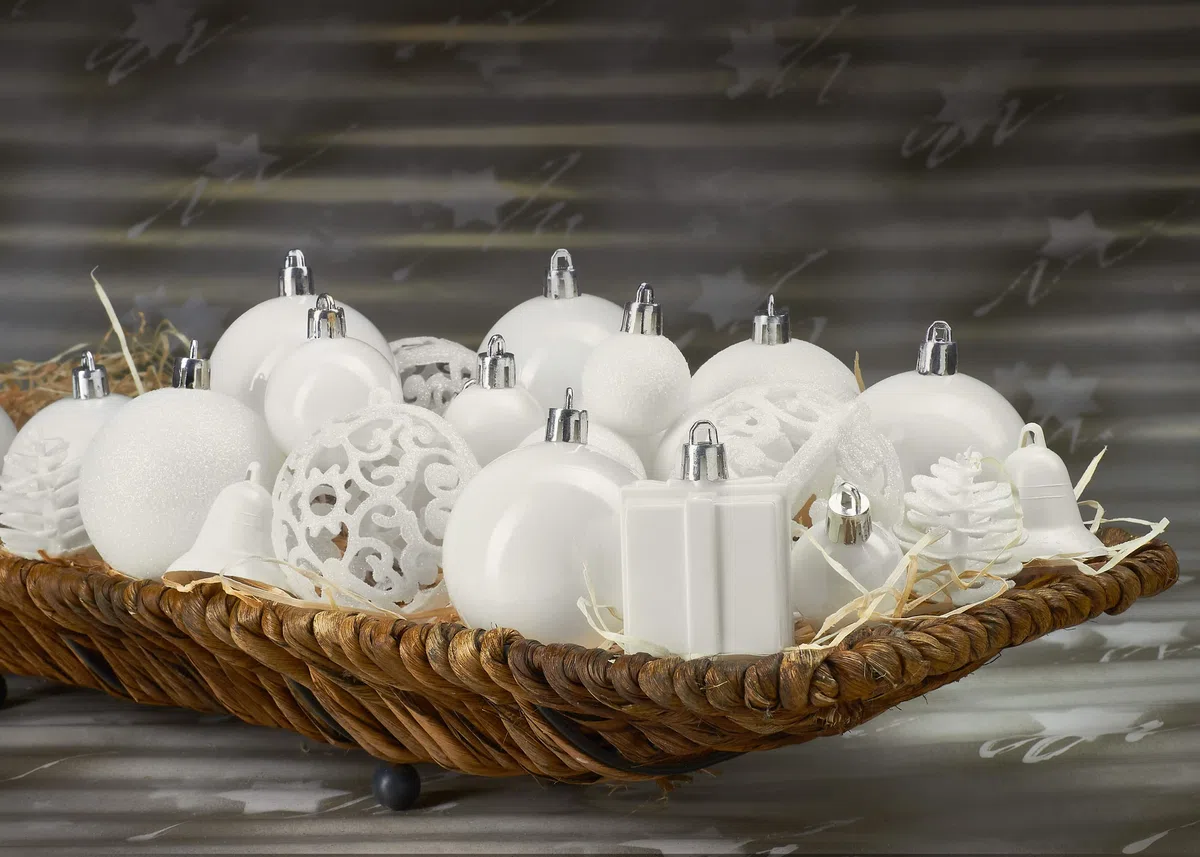 BRUBAKER 101-teiliges Set Weihnachtskugeln mit Baumspitze Creme Weiß Christbaumschmuck