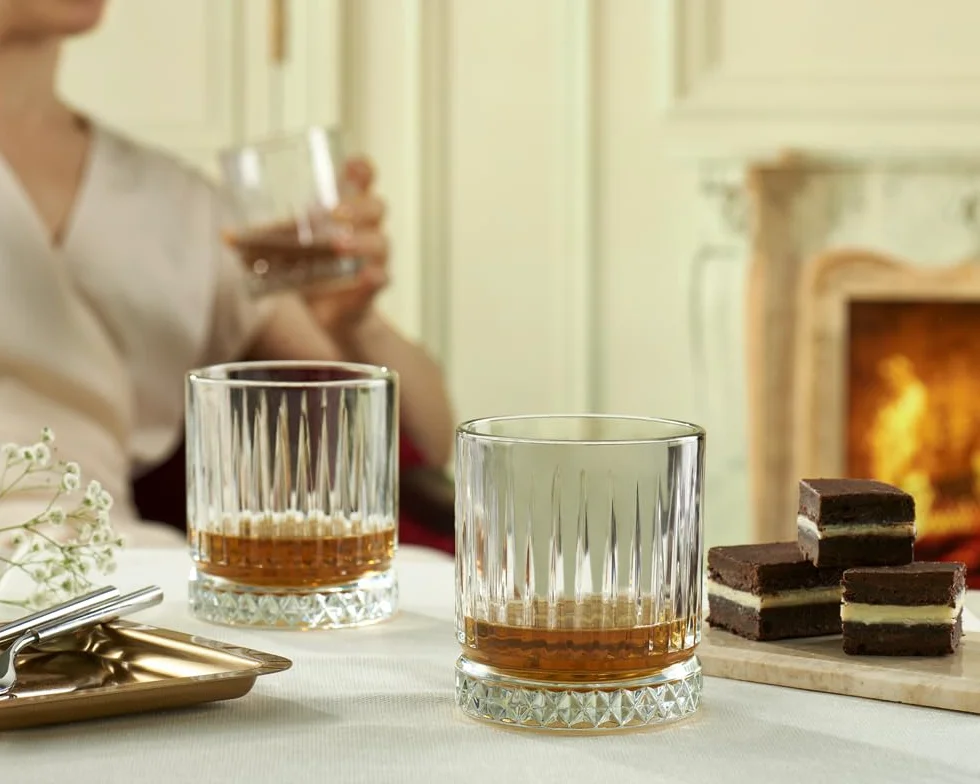 Pasabahce Exklusives Whiskey- und Cocktailgläser, 4er-Set, hochwertige altmodische Gläser, hochwertige Scotch-, Bourbon-, Likör-, Rumgläser, 333 ml, perfekt für Partys, Geschenke