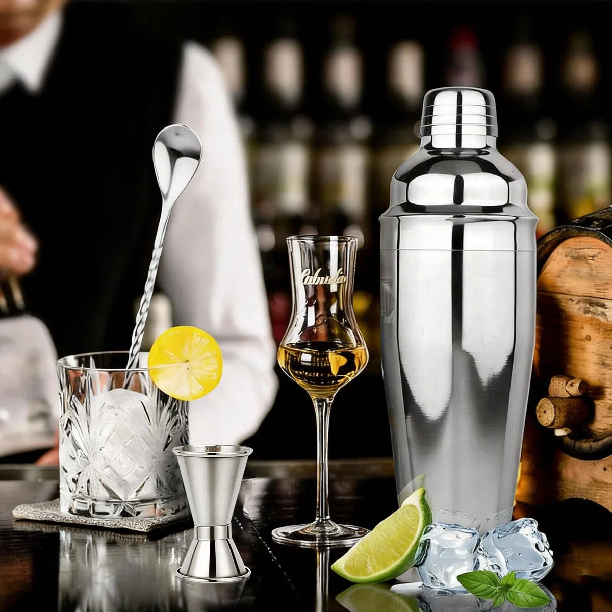 Cocktail Shaker Set 750ml Cocktailshaker Martini Shaker mit eingebautem Sieb - Professionelles Edelstahl Barkeeper Set inkl Messbecher, Bar-Löffel - Für Martini, Margarita & Mixgetränke, Silber