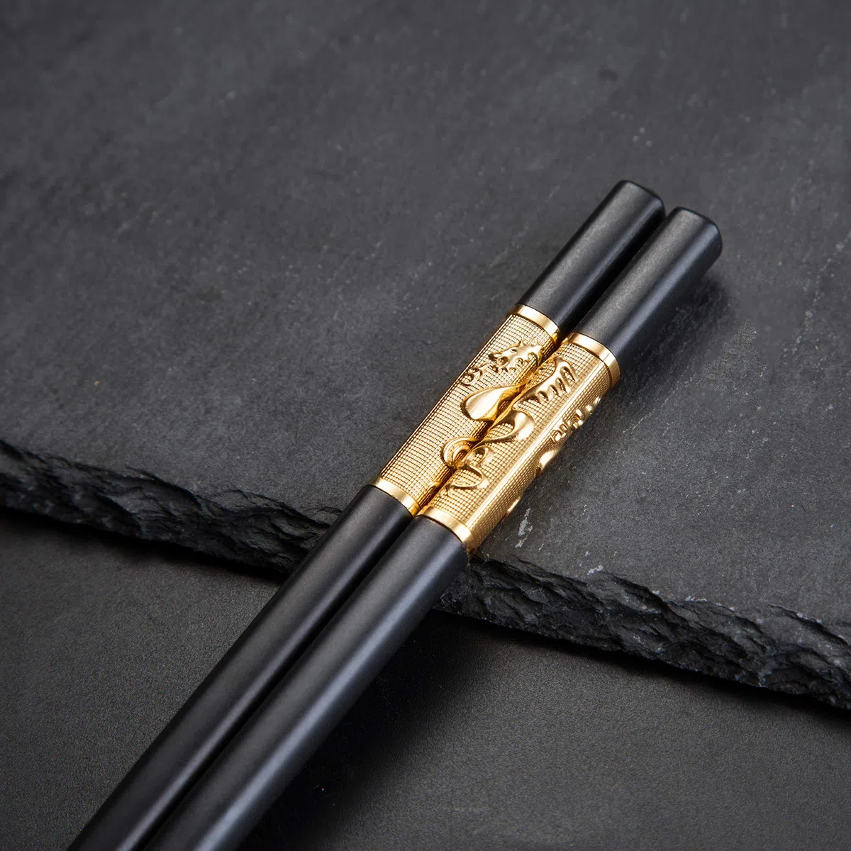 Youda Essstäbchen Wiederverwendbar – 2 Paar Drachen-Design mit Halter & Tragetasche, Premium Japanische & Chinesische Essstäbchen, Traditionelles Stilvolles Geschenkset für Erwachsene & Familie