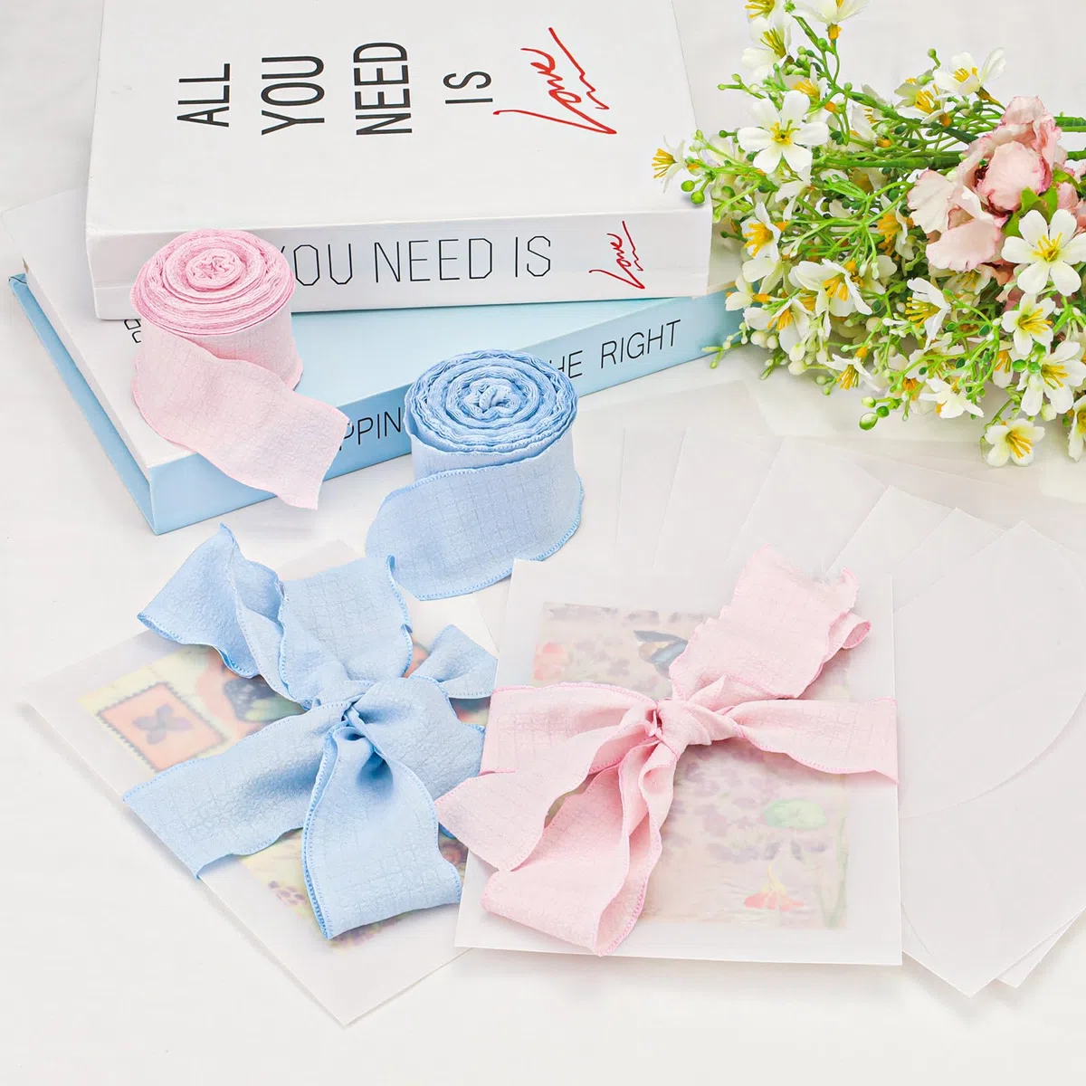 LELE LIFE 20 Stück vorgefaltete Pergamenthüllen für 12,7 x 17,8 cm Einladungen, 135 g/m² Pergamentpapier und 9,1 m rosa Band, durchscheinende Hochzeitseinladungshüllen, Umschlageinlagen