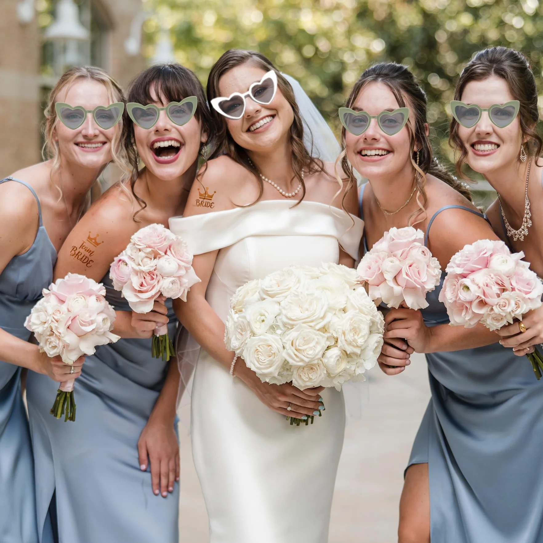 YeahBoom 48 Stück JGA Brille Team Braut,Bride to Be Herz Brille Set,12 Herz Sonnenbrille+12 Bride Haargummi+12 Bride Tattoo Aufkleber+12 Bride Armband,Jungesellinnenabschied Frau Accessoires,JGA Deko