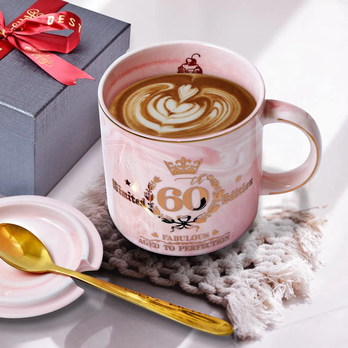 Geschenke zum 60 Geburtstag Frau, Fabelhafter 60. Limited Edition, 400ml Rosa Marmor Kaffeetasse mit Golddruck, Geschenk für Frauen zum 60.ter Geburtstag, Oma, Mutter, Schwester, Schöne Geschenkbox