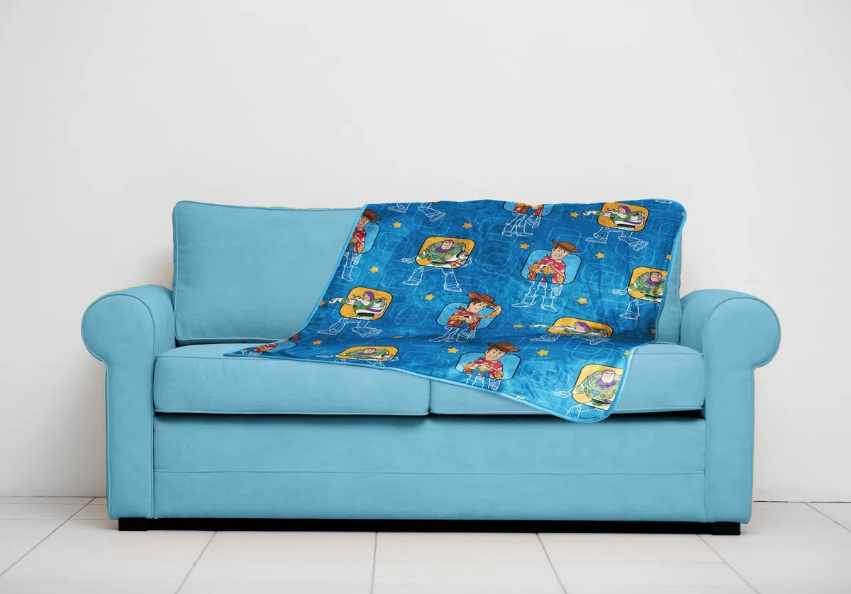 Jay Franco Kids Disney Buzz Lightyear und Woody Plüsch-Decke – 100 x 130 cm weiche & kuschelige Fleece-Decke für Schlafzimmer & Sofa-Dekoration, offiziell Lizenziertes Toy Story-Produkt, Blau