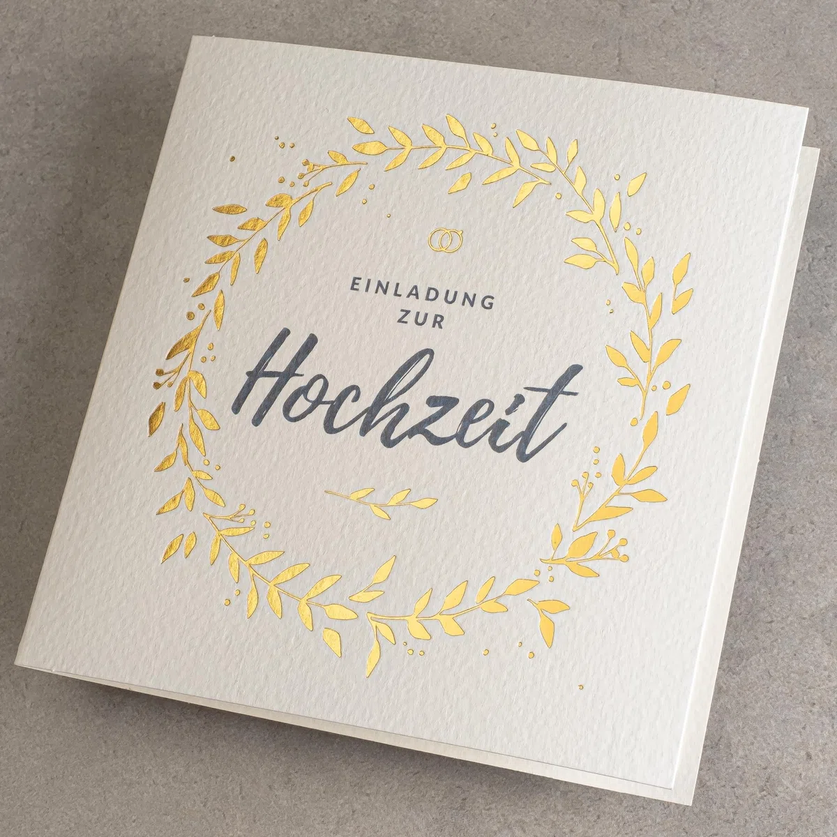 SATZ 20 St. 135x135mm HOCHZEITSEINLADUNGEN MIT GEDRUCKTEN EINLAGEN UND UMSCHLÄGEN FÜR HOCHZEIT – VERGOLDETES MUSTER AUF AQUARELLPAPIER, ZAP_DE_06