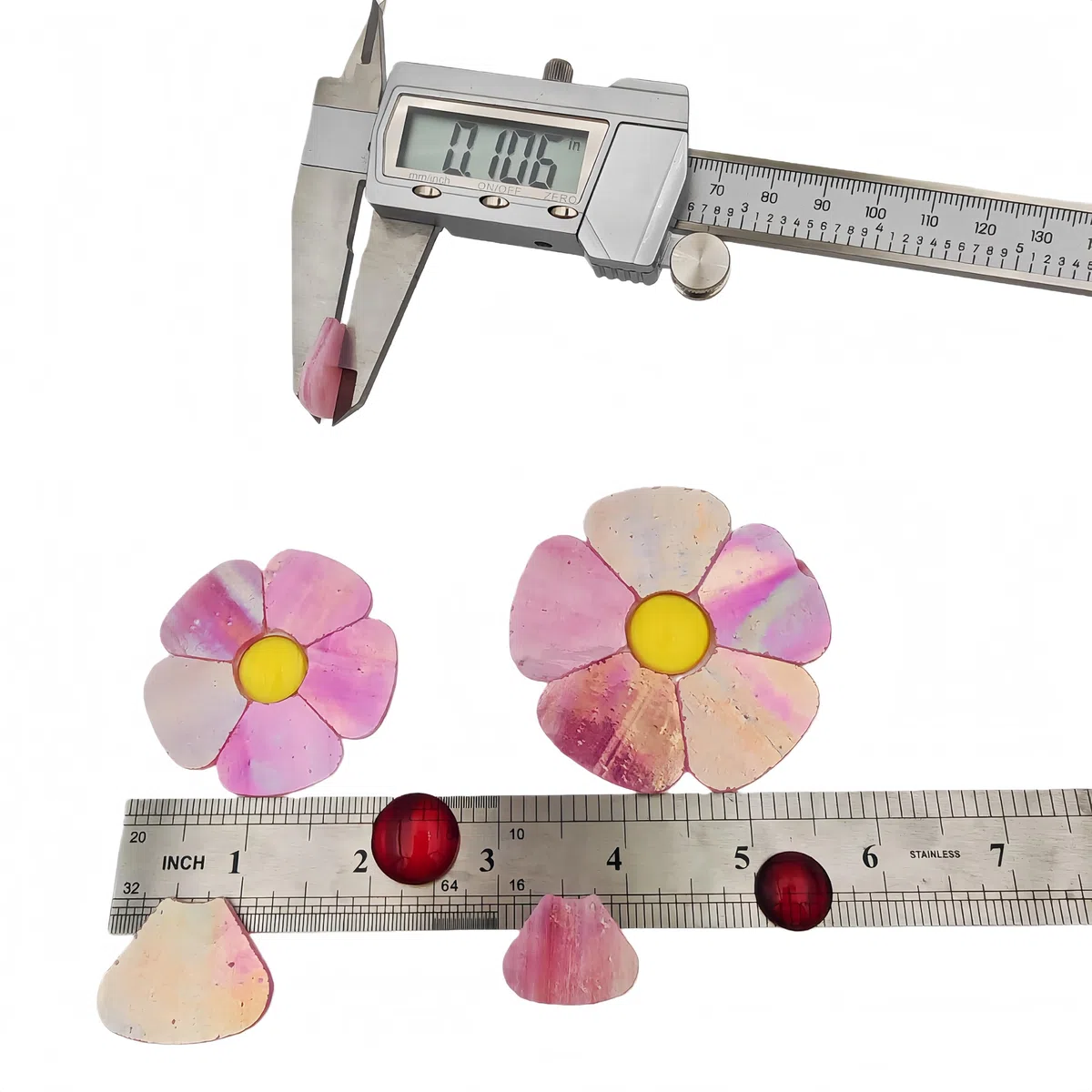 Glasblumen-Mosaikfliesen, 12 Stück Buntglas-Blumenmosaik-Stücke für Haus- und Gartendekoration, geeignet für DIY-Handwerke und Kunstprojekte. (Schillerndes Rosa)