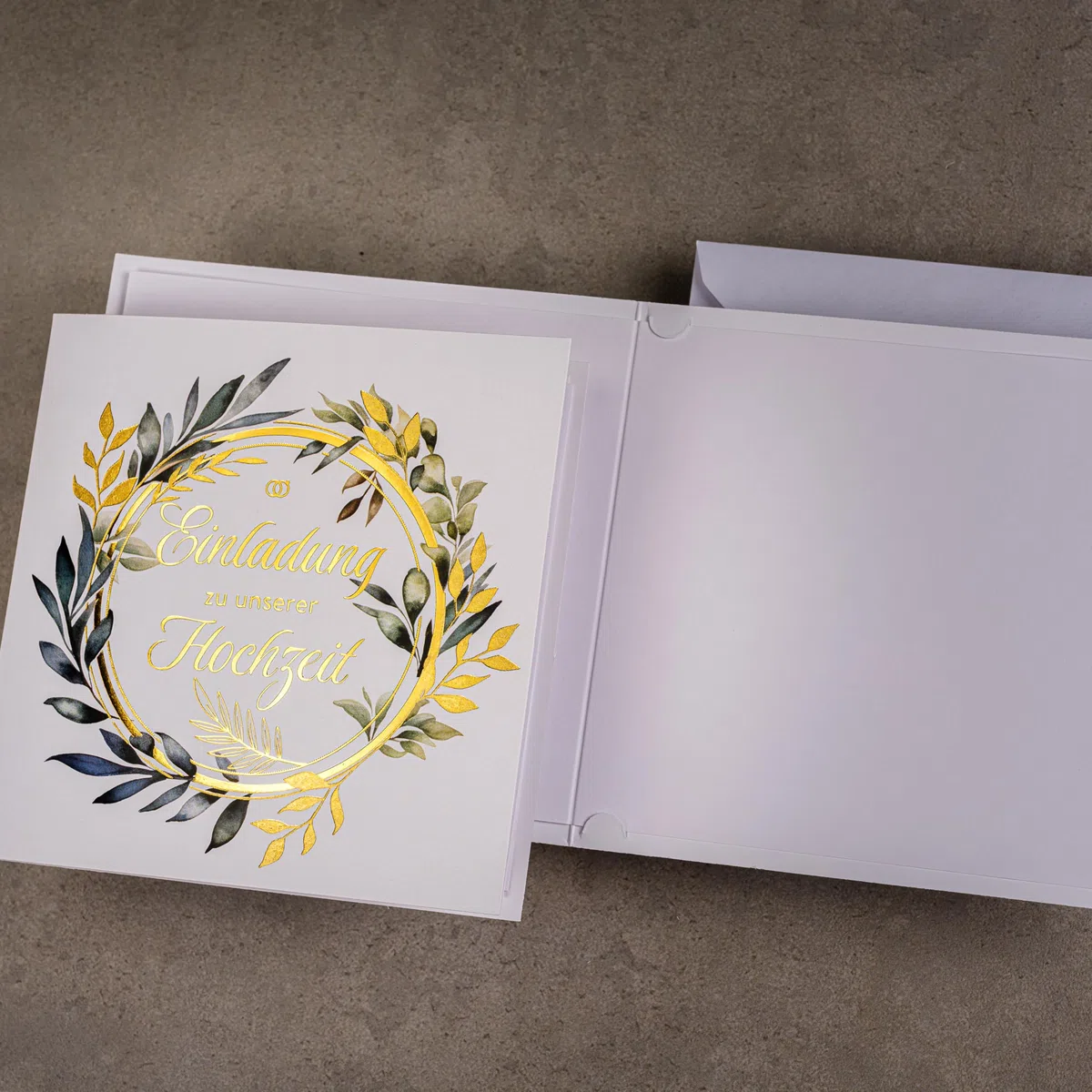 HOCHZEITSEINLADUNGEN SATZ 20 St. 135x135mm MIT BEDRUCKBAREN EINLAGEN UND UMSCHLÄGEN FÜR HOCHZEIT – VERGOLDETES MUSTER