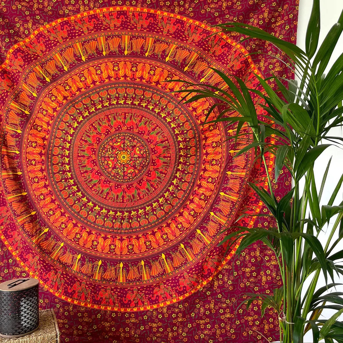 MOMOMUS Wandteppich Mandala - 100% Baumwolle, Bunt, Orientalische Designs - Ideal als Wandtuch Mandala, Indischer Wandbehang aus Stoff und Wandteppich Boho - Orange, 210x230 cm