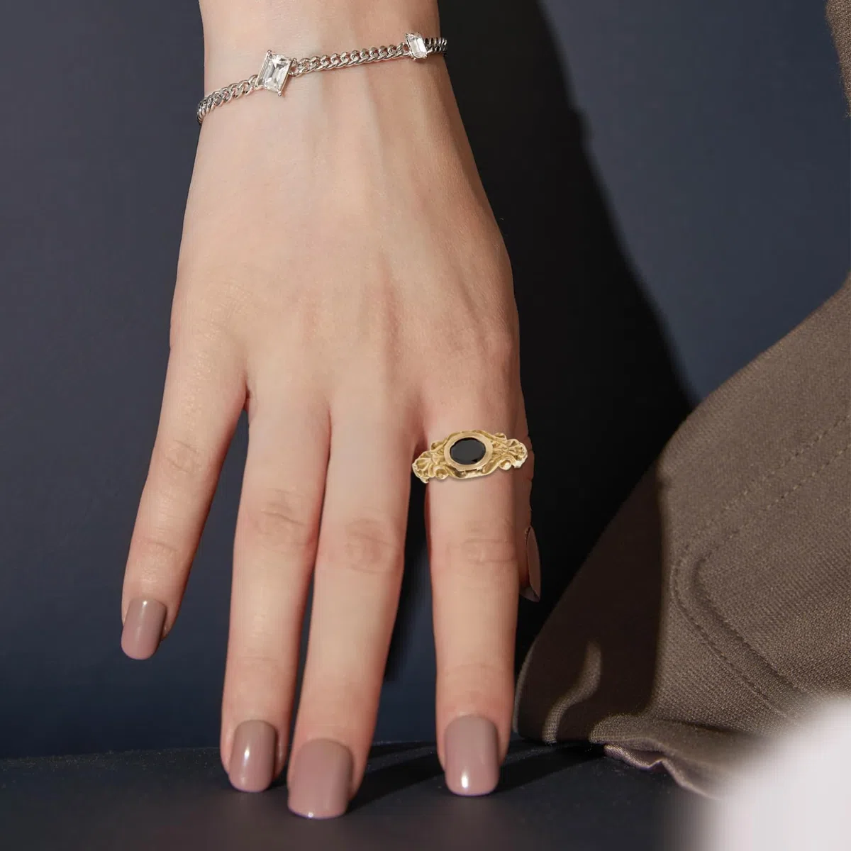 Vintage-Giftring mit Geheimfach, Messing-Medaillonring für Pillen und Andenken, goldener Schmuck im Retro-Stil