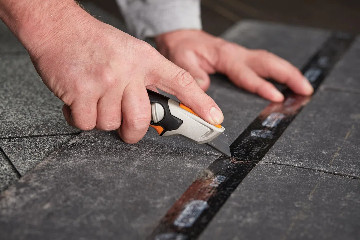 Fiskars Universalmesser mit feststehender Klinge, Länge 18,2 cm, Rostfreier Stahl/Kunststoff, Schwarz/Orange, CarbonMax, 1027222